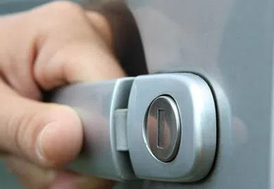 Little Village Locksmith Store Ansonia, CT 203-278-5061 - 21-unlock-car